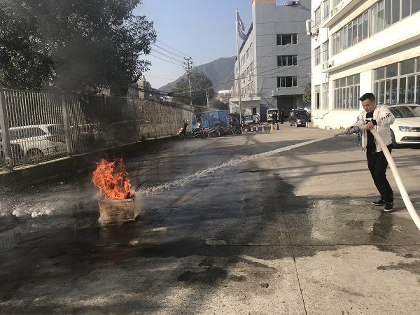 消火栓滅火1（網站）.jpg